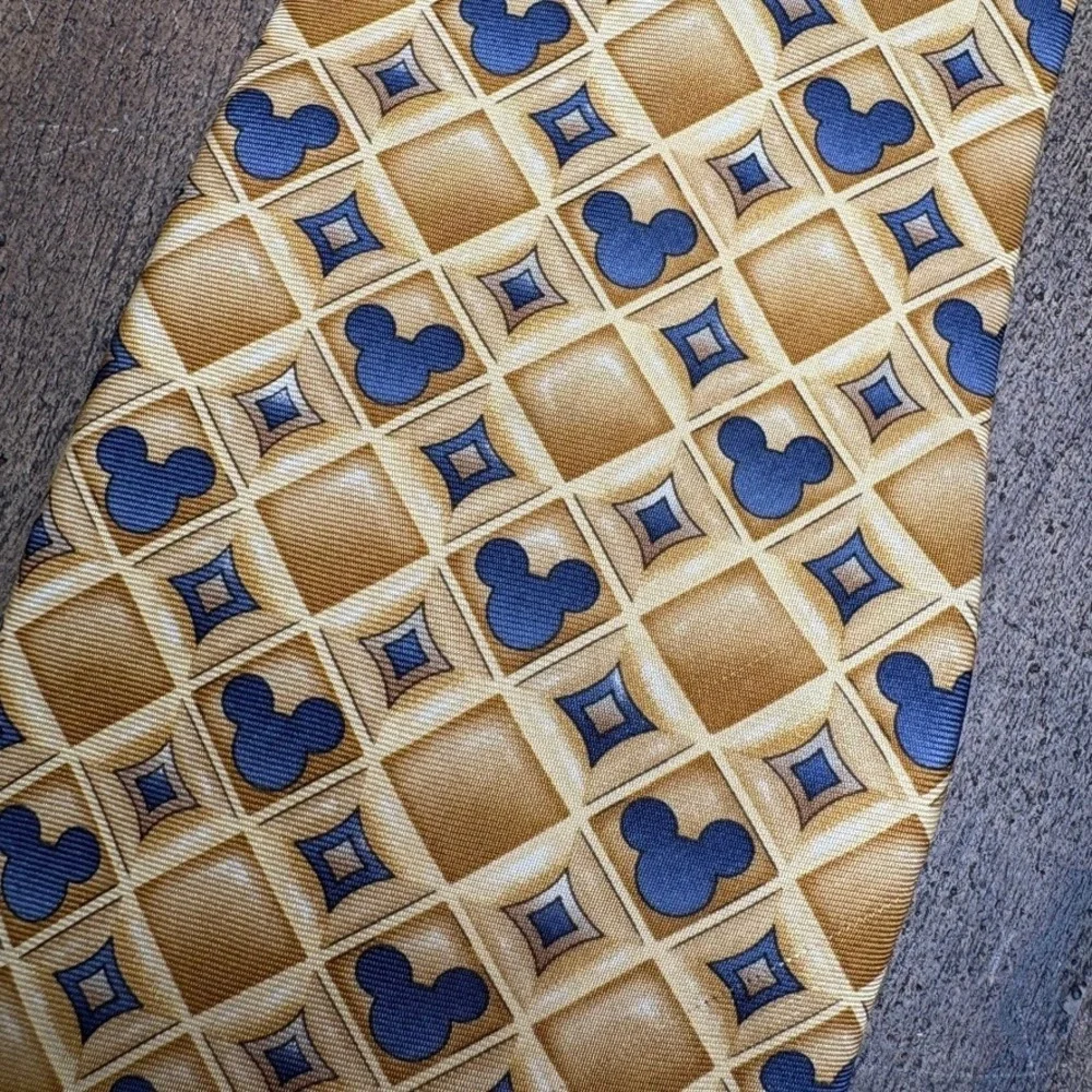 Vintage Walt Disney World Tie 100% Silk Mickey Mouse Made in USA‎ Gold Blue